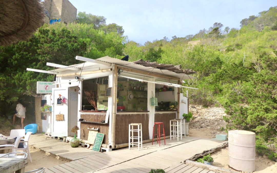 Spanje – Ibiza – chill strandje Caló d’En Serra