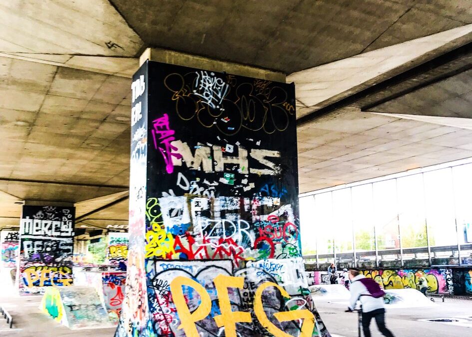 Nederland -Spuitbus en Skateboard in Zaandam