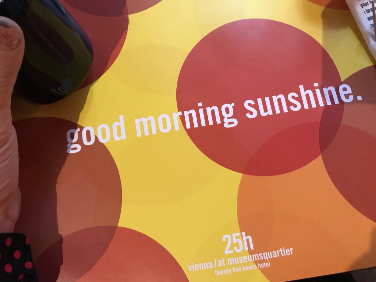 Hotel folder met de tekst : Good Morning Sunshine .