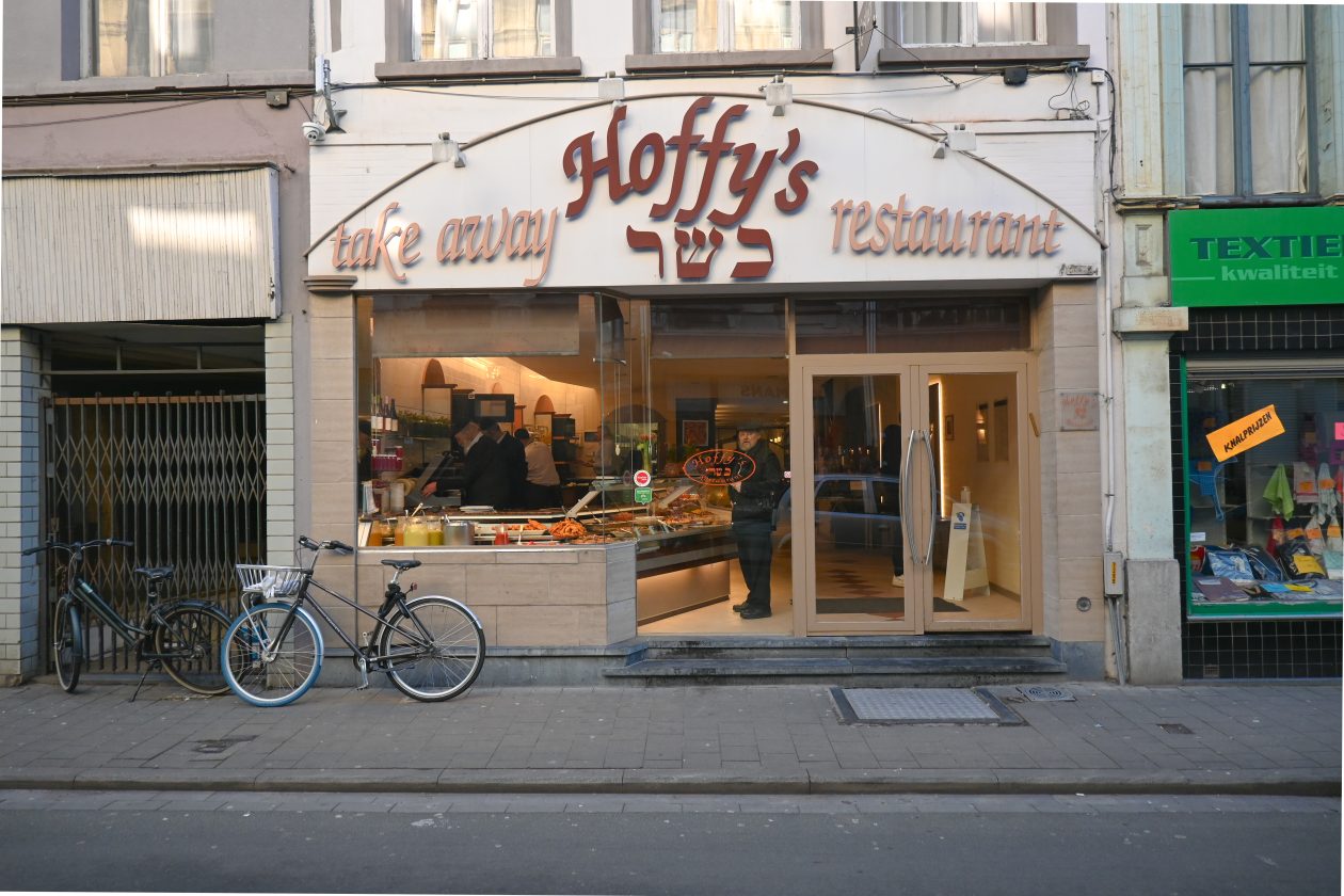 Exterieur van Kosher restaurtant Hoffy's Antwerpen
