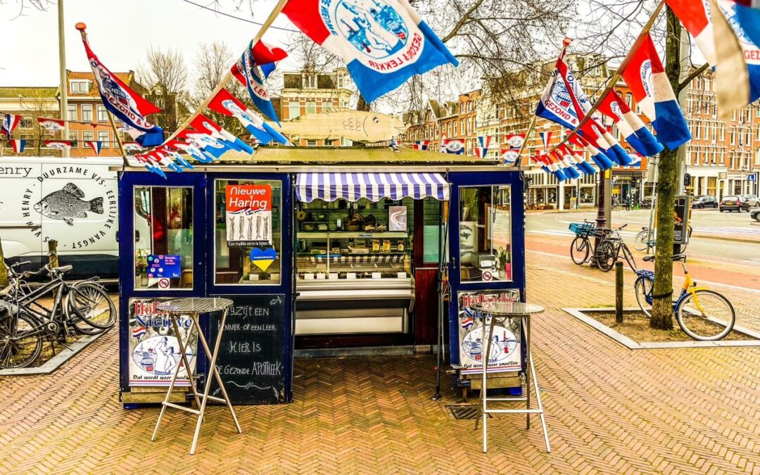 Amsterdam – Typical Dutch – Haring eten