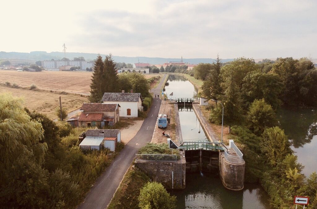 Noord-Frankrijk . Lekker plekkie bij een sluizencomplex